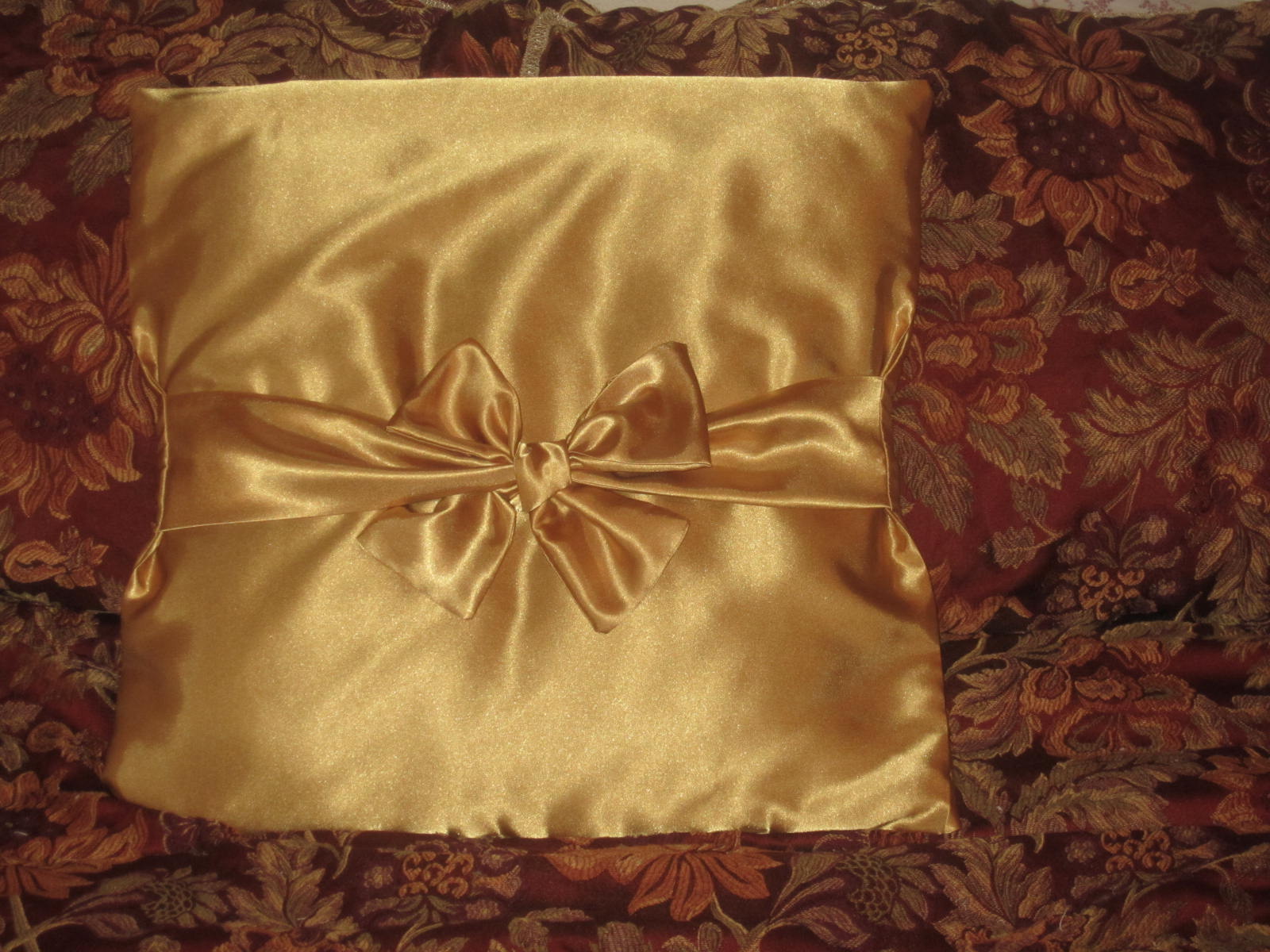 How To Make A Bow Pillow ? Sewing Projects BurdaStyle.com