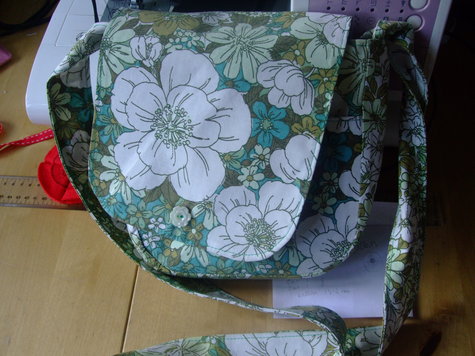 2012_1002sept2012brooches0027_large