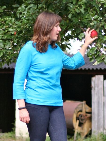 Turquoise_sweatshirt_-_apple_picking_large