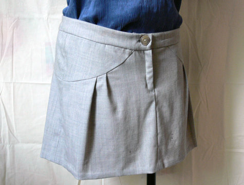 Beige_skirt_close_large