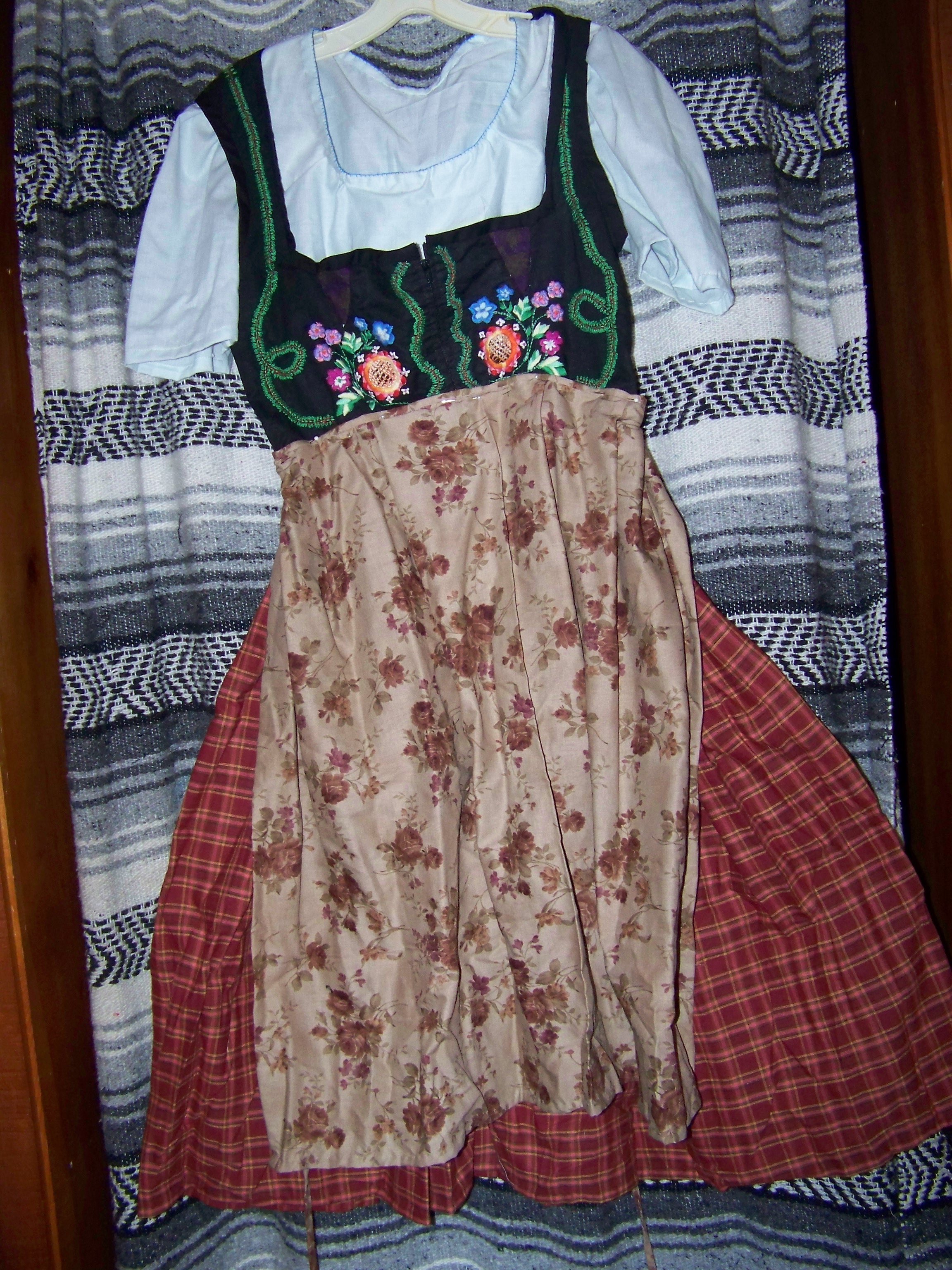 Dirndl with Swedish embroidery Sewing Projects