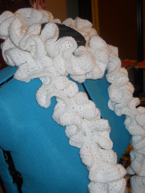 White_ruffle_scarf_2_large