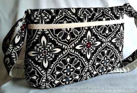 Sling_bag_in_barcelona4_copy_large