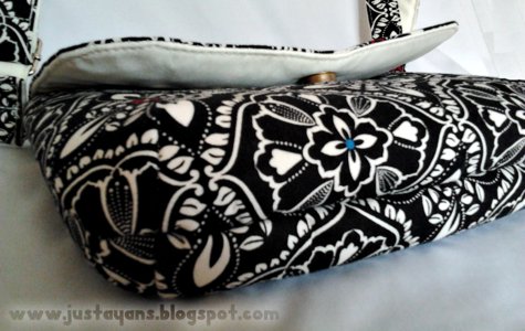 Sling_bag_in_barcelona6_copy_large