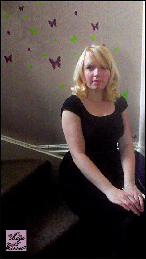 Lace_dress_sitting_large