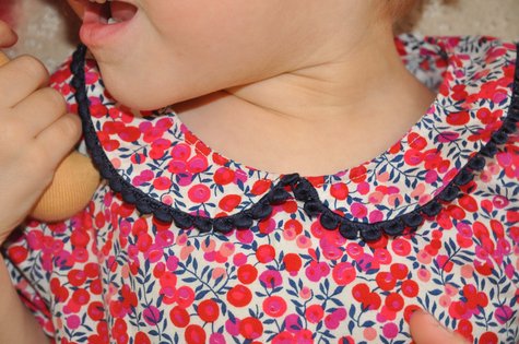 Chemisier_d_jolies_tenues_pour_fillettes_coquettes_-_col_large