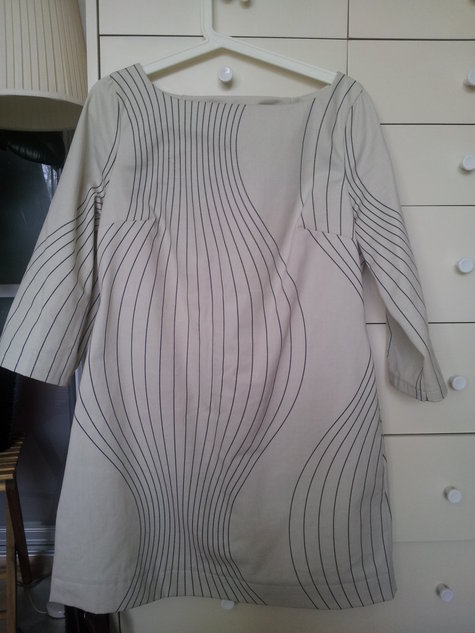A-line_dress_white_curved_stripes_large