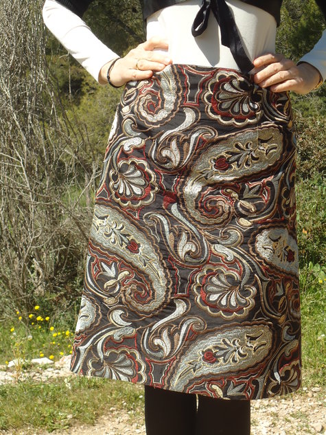 Silk_embroidered_close_up_large