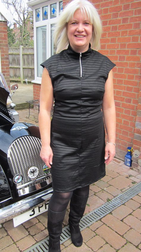 Schwarz_kleid_1_large