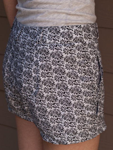 Shorts-5117136_large