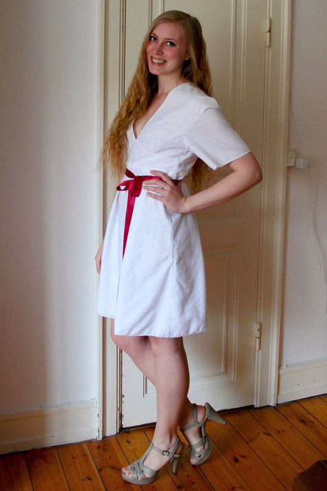 6__henriette_elsine_i_hvid_v-hals_kjole2_large