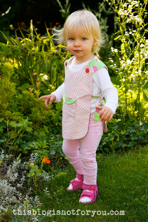 Reversible_pinafore_cupcakes_by_thisblogisnotforyou8_large