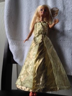 Gold_and_lace_gown_1__large