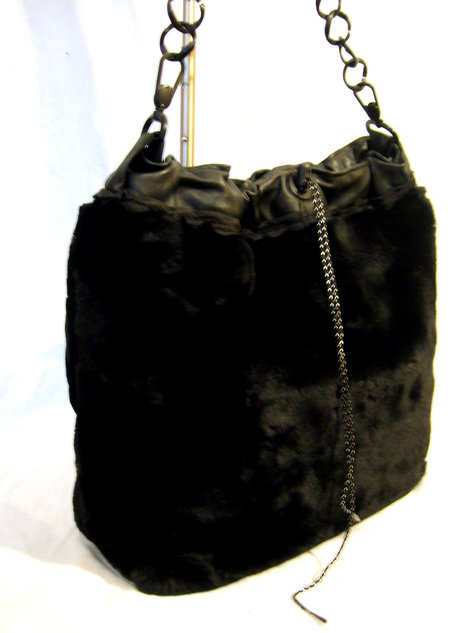 Blackfurtote_side_large