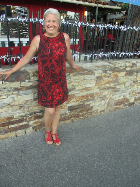 Schwarz_rotes_kleid_2_large