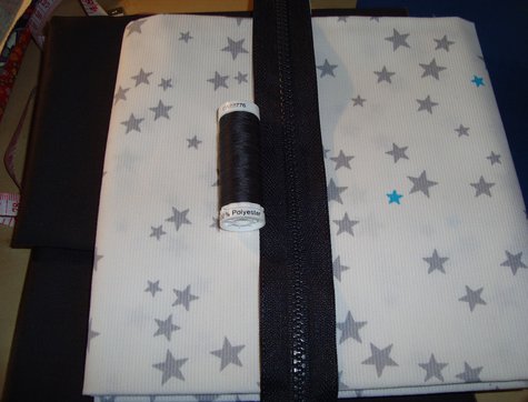 C5_-_trousse_carr_e_1_large