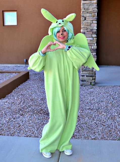 2014_taiyoucon_flyingmintbunny_heart_full_body_edited_large