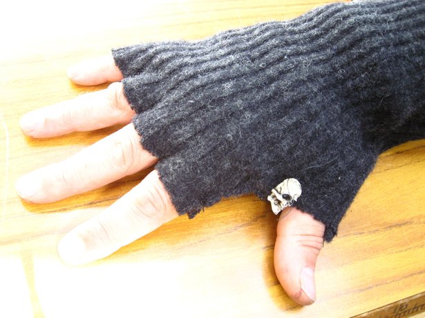 Gloves_from_jumper_sleeves_urbandon3_large
