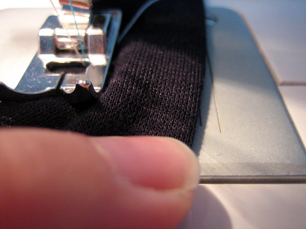 Twin_needle_seam_gauge_large