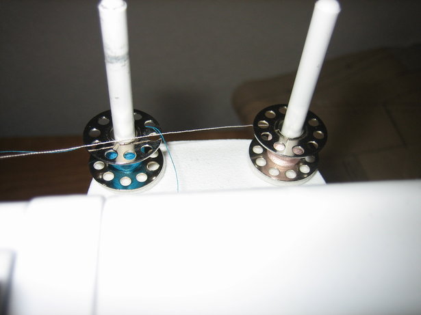 Twin_needle_spool_pins_large