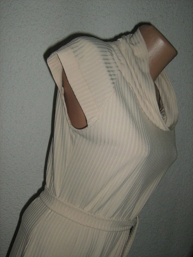 Dress_with_mini_raglan_sleeves1_large